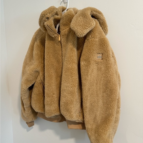 ALO Yoga Jackets & Blazers - Alo Foxy Sherpa Jacket Size Large - Tan